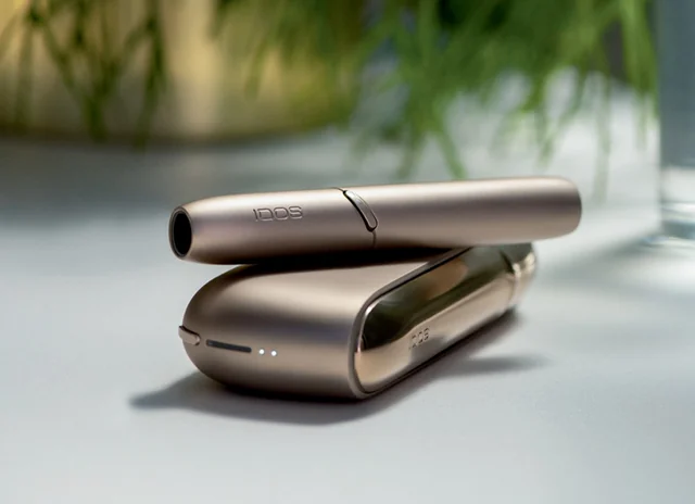 Thiết kế tẩu iqos 3 duo màu vàng gold đồng nhất box sạc