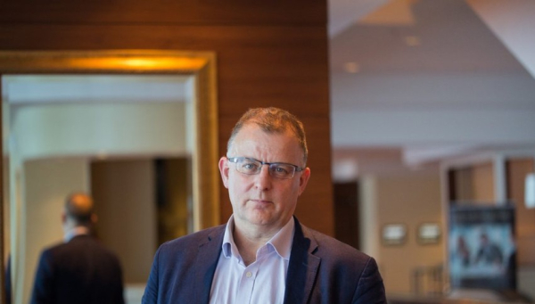 Chuyên gia về chính sách kiểm soát thuốc á Clive Bates