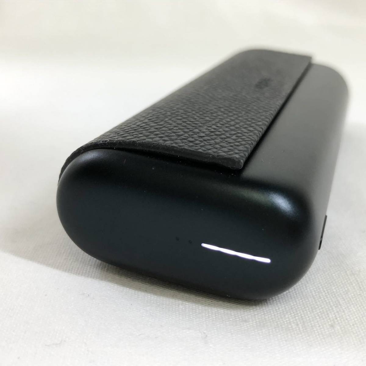 iQOS Iluma Prime Obsidian Black trang bị đèn led