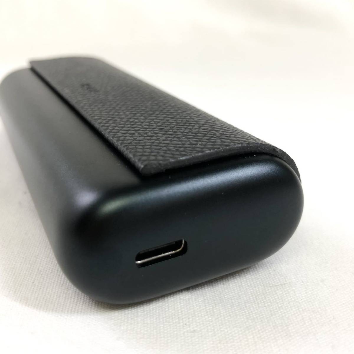 iQOS Iluma Prime Obsidian Black cổng sạc USB-typeC